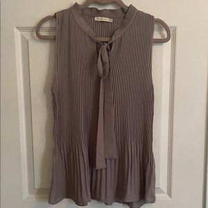 Pleated sleeveless grey sleeveless top